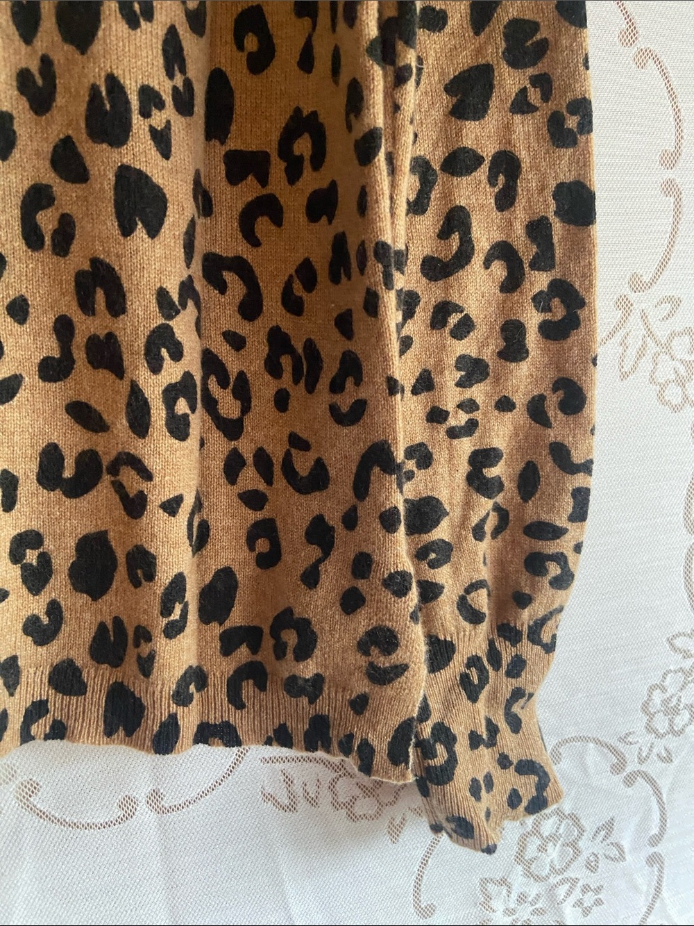J. Crew 100% Cashmere Leopard Print Crewneck Sweater Like New M - Picture 3 of 7